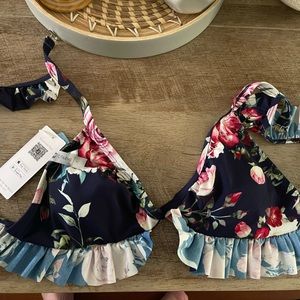 Womans cushy top bathing suit Large